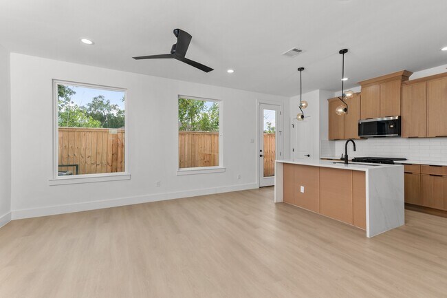 Foto del edificio - 7208 Weyburn St