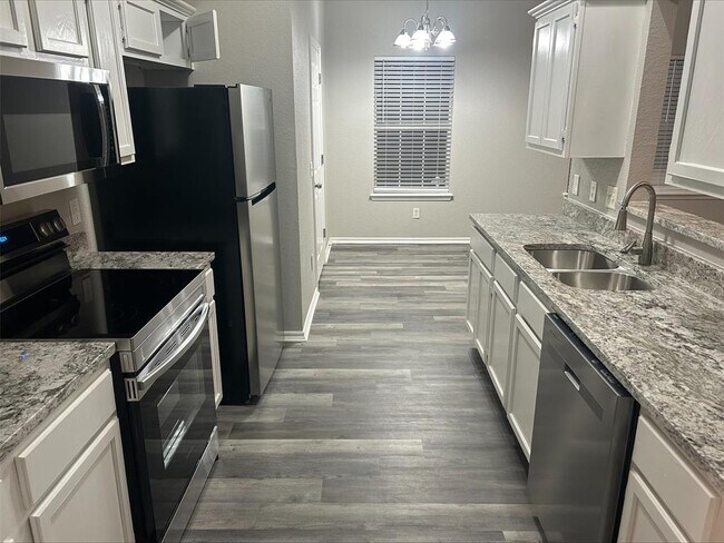 Building Photo - 8613 Hillridge Dr