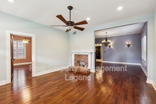 Building Photo - 715 S Barnett Ave