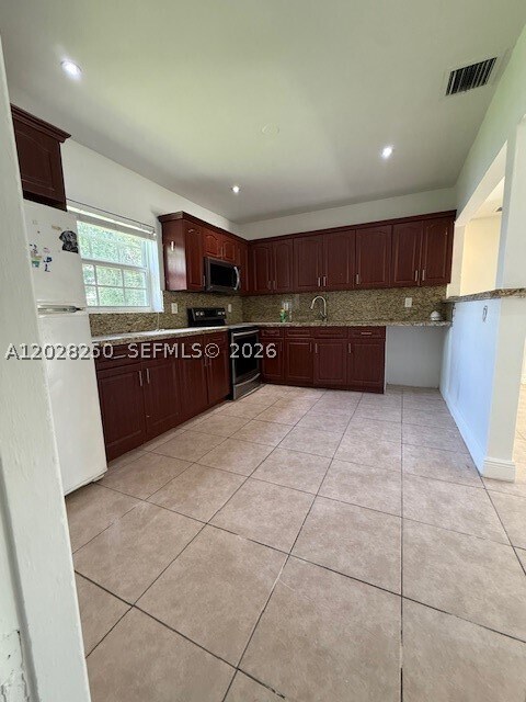 Foto del edificio - 1481 NE 155th Terrace