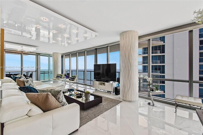 Building Photo - 17121 Collins Ave