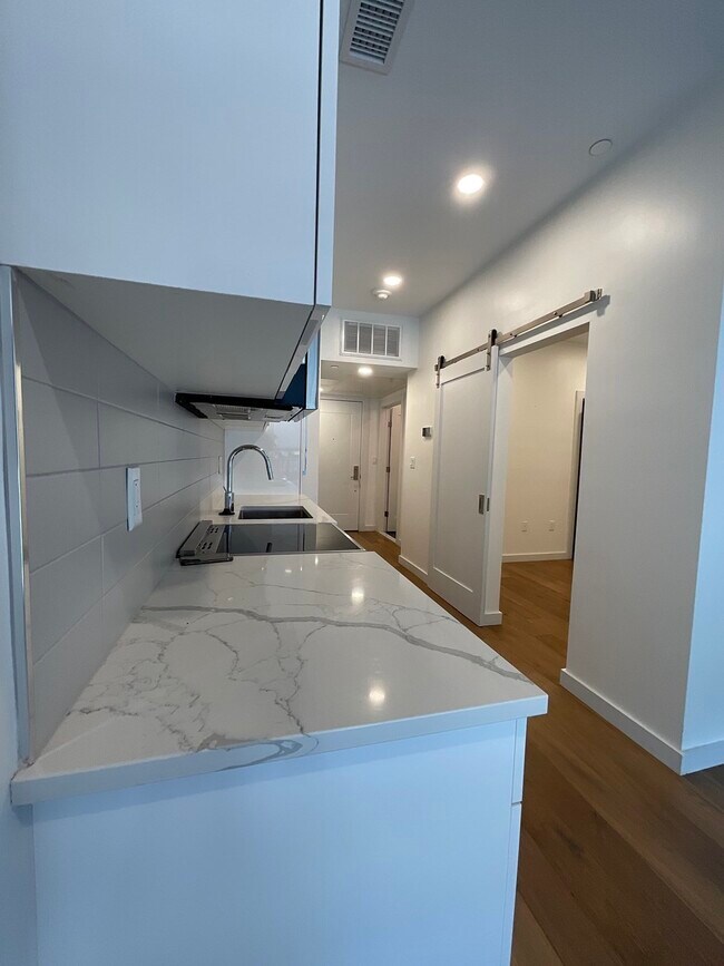 Foto del edificio - 97 Elmwood St