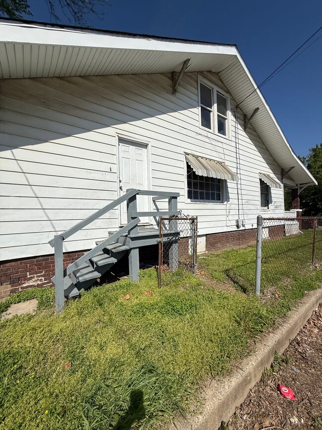 Building Photo - 1153 E William St