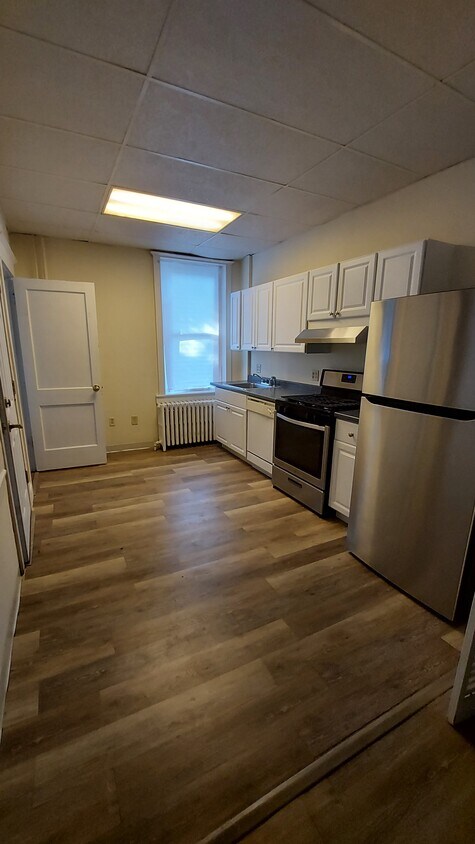 Primary Photo - 394 Center St