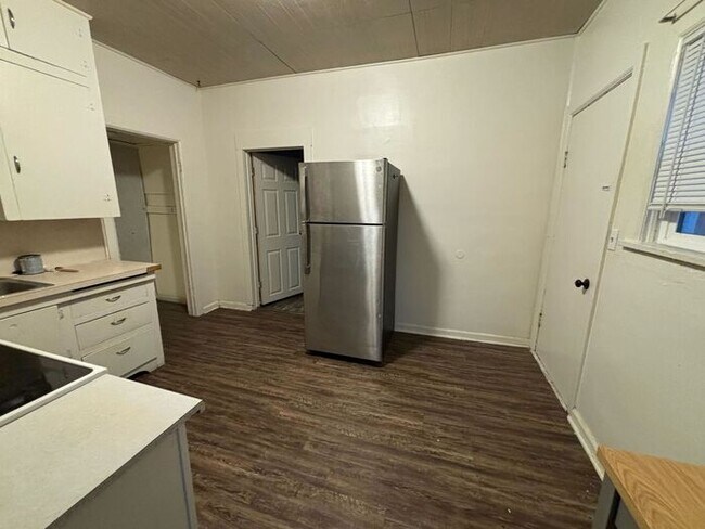 Foto del edificio - 3 Bedroom, 2 Bathroom Duplex