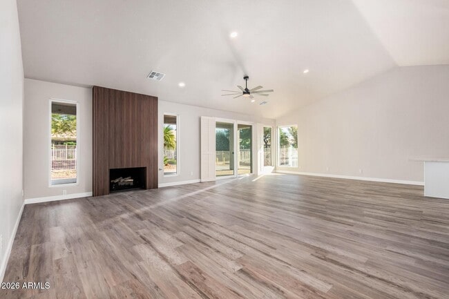 Foto del edificio - 9310 E Crystal Dr