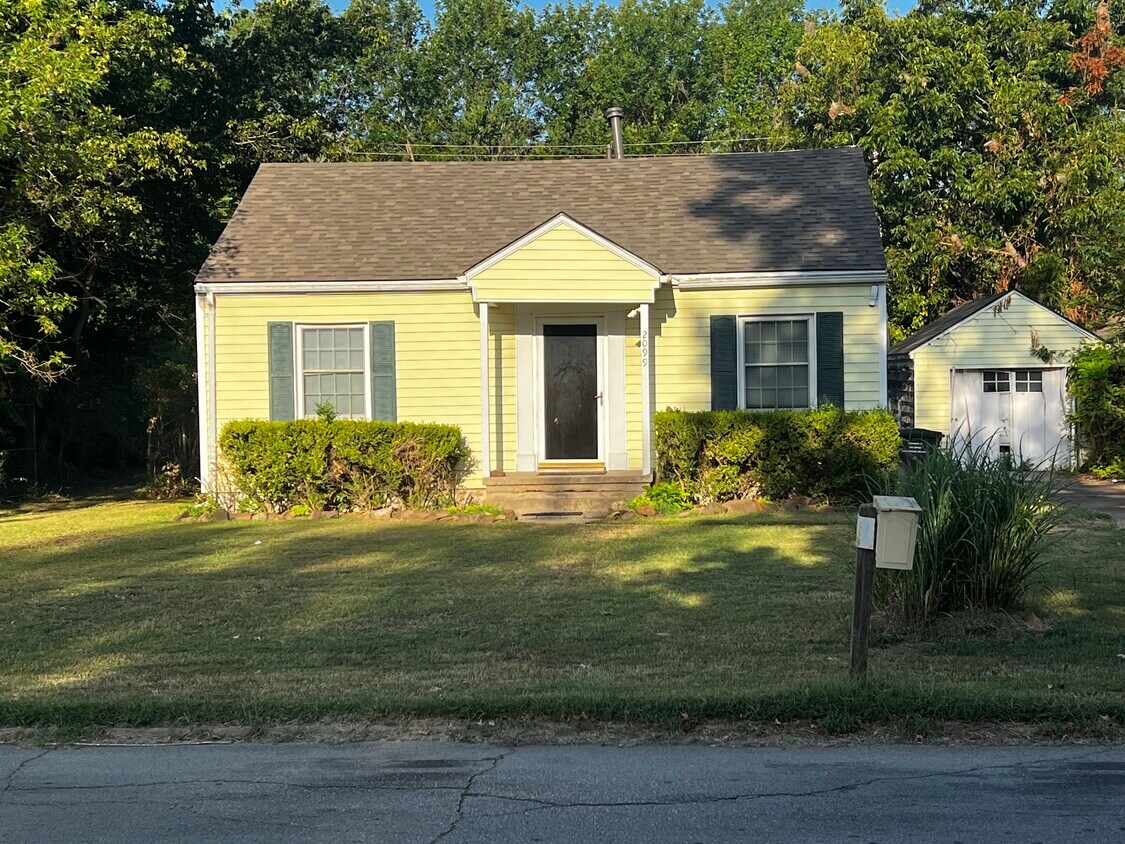 Primary Photo - 2099 S Johnstone Ave
