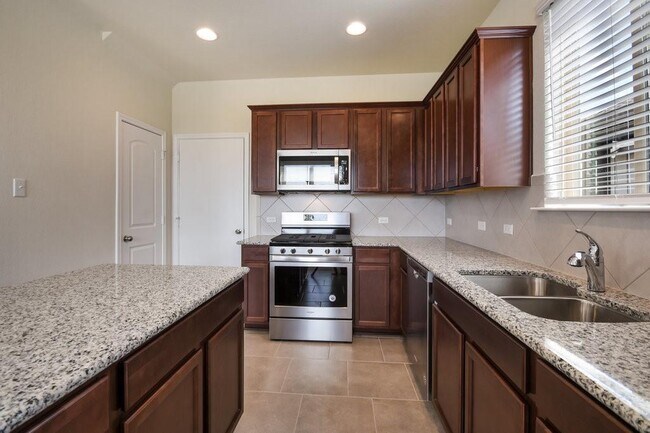 Building Photo - 256 La Dera Dr