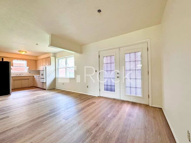 Building Photo - 3 Bedroom Home with 2-Car Garage and Covered Parking