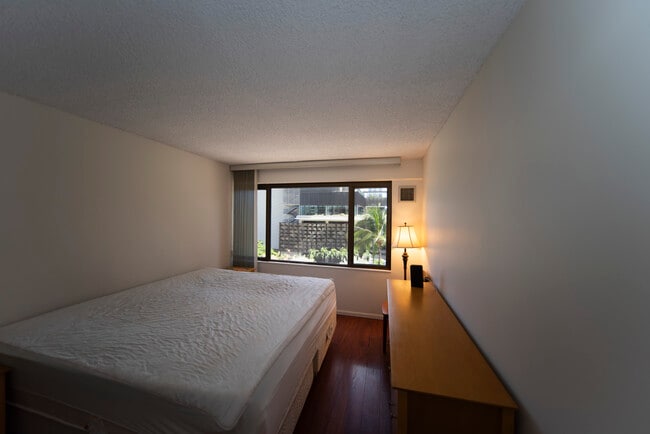 Building Photo - 2140 Kuhio Ave