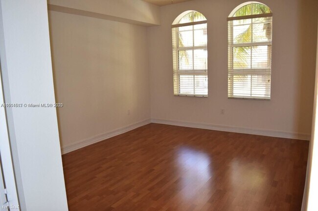 Foto del edificio - 2 br, 2 bath Condo - 3001 NE 185th St Apt 220