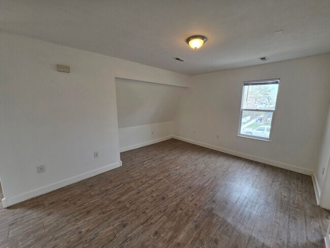 Foto del edificio - 613 W Knox Ave