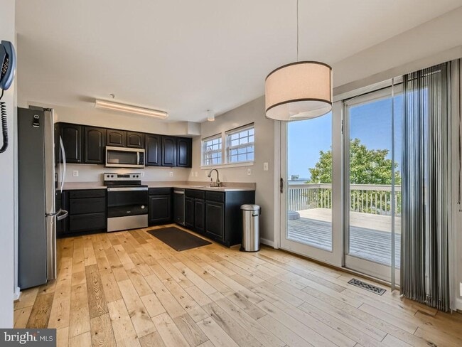 Foto del edificio - 7943 River Rock Way