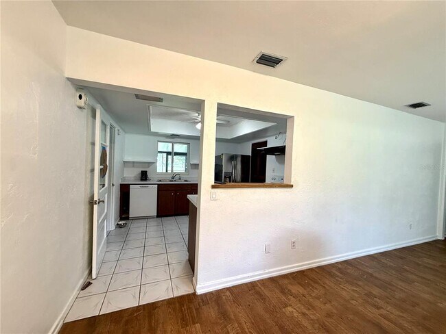 Building Photo - 151 S Triplet Lake Dr