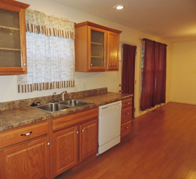 Foto del edificio - Lovely 3 Bedroom, 2 Bathroom Home!
