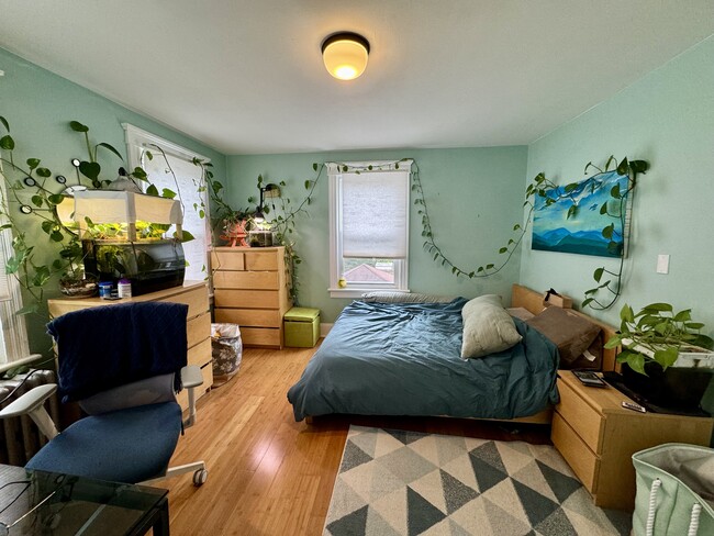 Bedroom - 12 Broad St