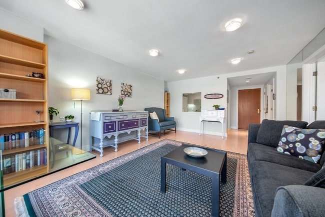 Foto del edificio - 83 Cambridge Pkwy