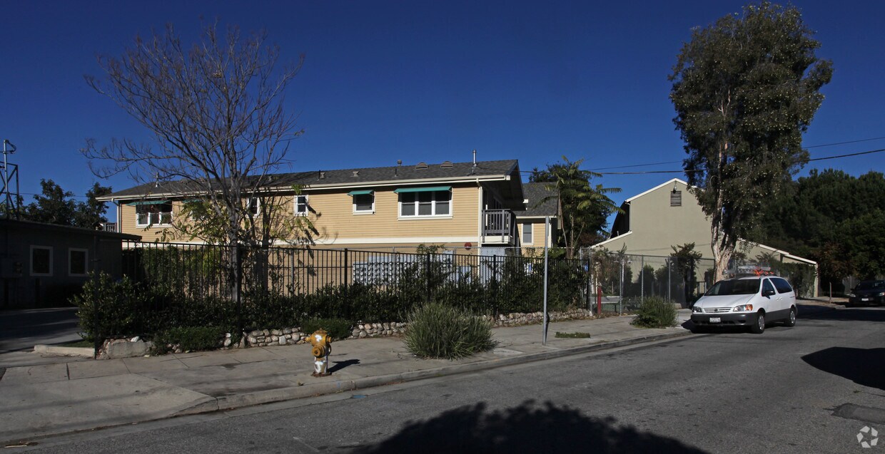 Foto del edificio - Pisgah Village