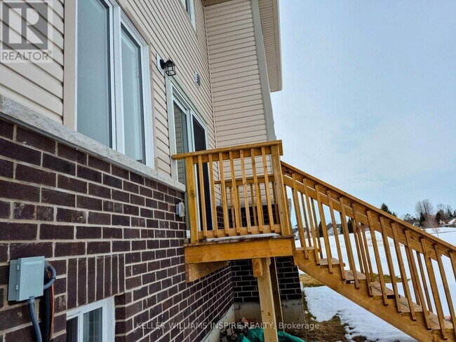 Photo du bâtiment - 80 Golf Links Dr