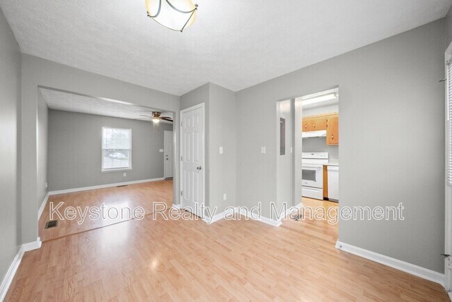 Building Photo - 945 L C Ave