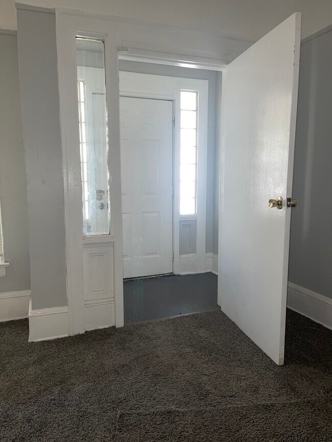 Foto del edificio - 2180 E 82nd St