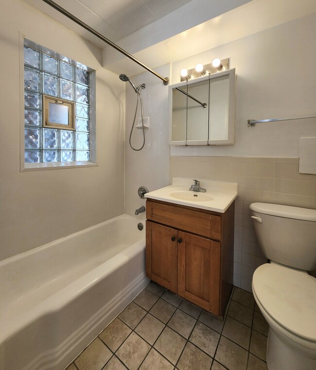 Foto del edificio - 5741 W 35th St