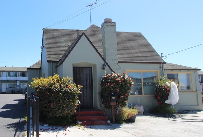 Building Photo - 2090 Marina Blvd