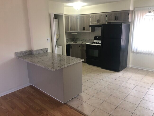 Foto del edificio - 9825 Ridgeland Ave
