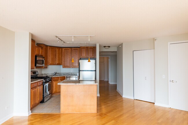 Building Photo - 545 N Dearborn St