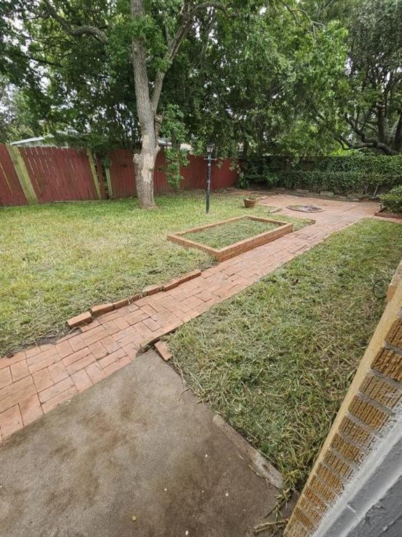 Building Photo - 11 Manor Way