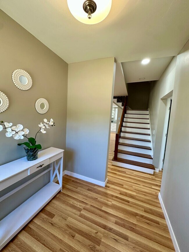 Foto del edificio - Beautiful 3 bedroom 3 bath Two Story House