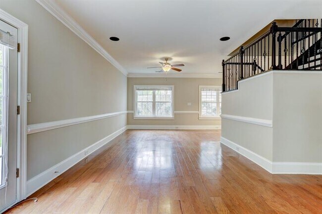 Building Photo - 3705 Paces Park Cir SE