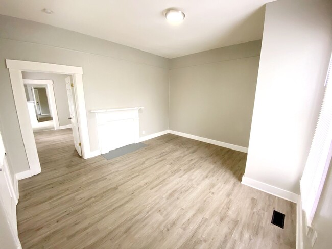 Building Photo - Newly Rehabbed Single family in Dayton! **...