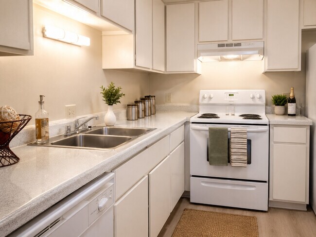 Foto del edificio - Monaco Lake Townhomes