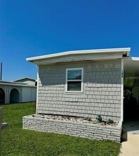 Building Photo - 105 Del Rio Dr