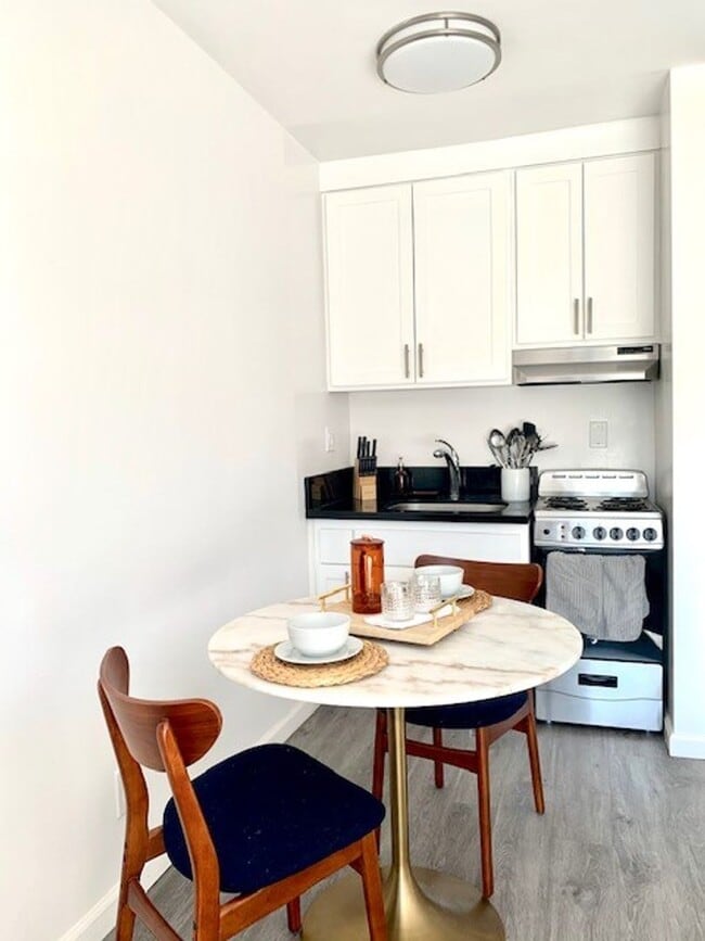 Interior Photo - The Elizabeth