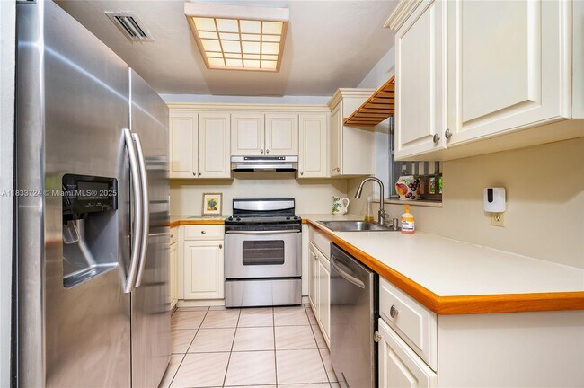 Foto del edificio - 1832 SW 62nd Pl