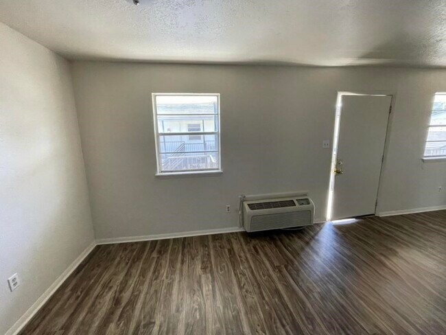 Foto del edificio - 1502 NW Kingsbury Ave