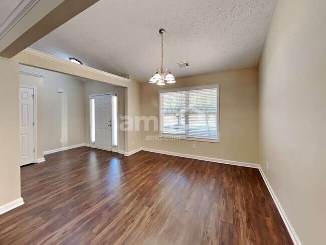 Foto del edificio - 303 Cole Creek Dr