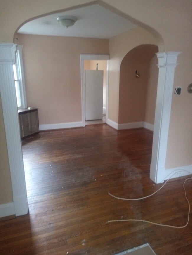 Building Photo - 30 Bellevue Ter