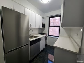 Building Photo - 5 AVENUE