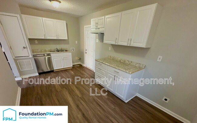 Building Photo - 4495 Beacon Hill Dr