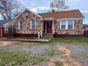 Building Photo - 3175 Jackson Ave