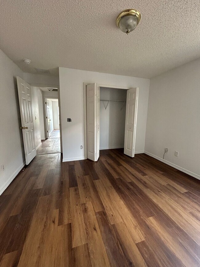 Building Photo - 136 Grantham Dr