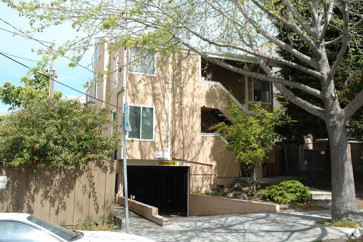 Foto principal - 1909 Dwight Way