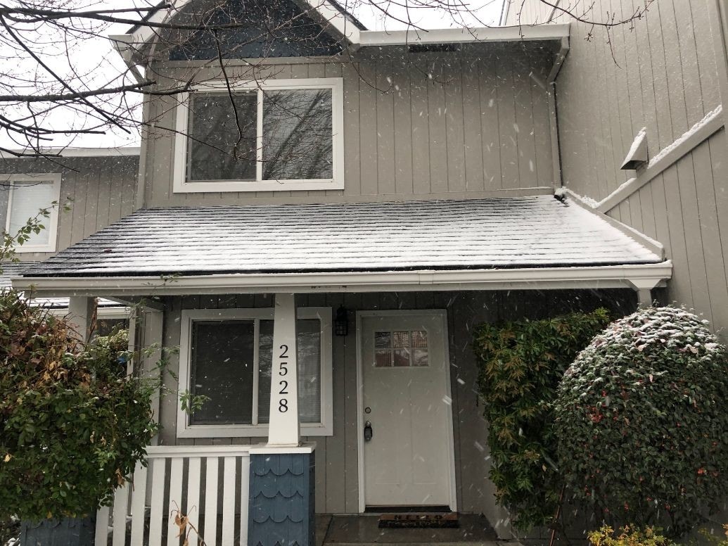 Primary Photo - 2528 Siskiyou Blvd