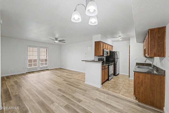 Foto del edificio - 5995 N 78th St