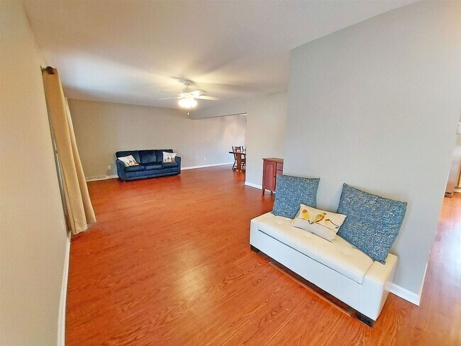 Building Photo - 3522 S Roxbury Cir