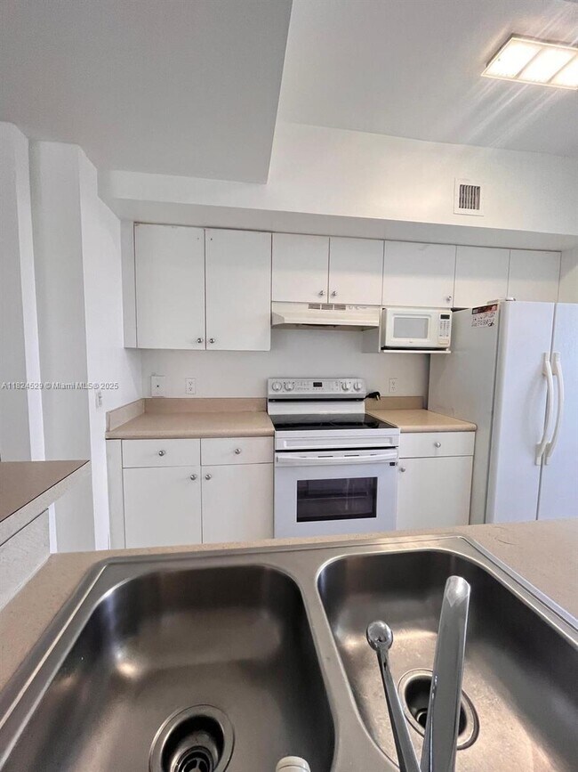 Foto del edificio - 5077 NW 7th St