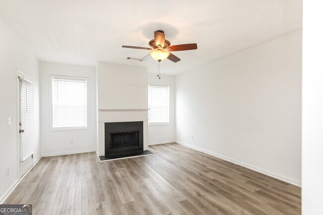 Foto del edificio - 610 Clairidge Ln SW